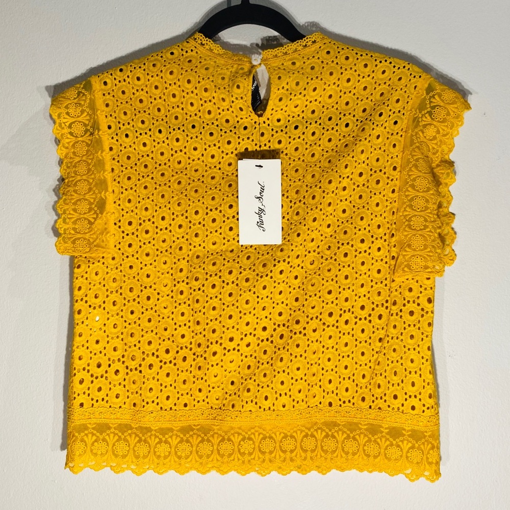 Gorgeous Eyelet & Lace Summer Top**Small - Picture 5 of 7